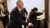 СЦЕНЕ УЖАСА И ЕВАКУАЦИЈА АМЕРИЧКОГ ПРЕДСЕДНИКА: Атентат на Трампа спречен у „Хилтону”, ту је пре четири деценије погођен и Реган (ВИДЕО)