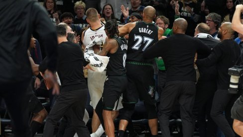 Jokić besan kao ris! Žena spasavala živu glavu, haos iz drugog ugla (VIDEO)