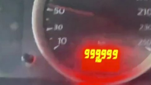 Snimio tren kad auto prelazi 1.00.000. km - vidite šta se onda desilo sa kilometražom (video)