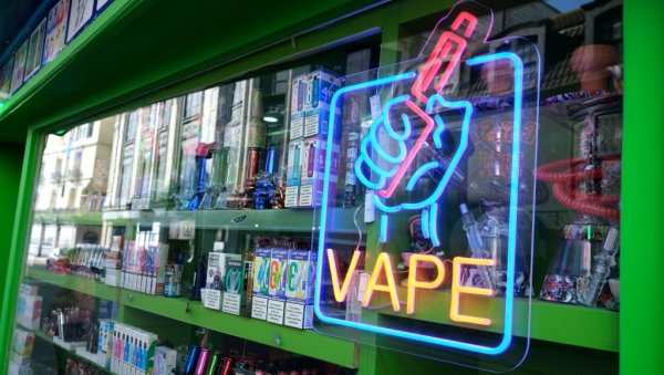 Србија добила нови сет трговинских закона: Основци неће моћи да купују е-цигарете