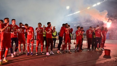 A u loži Marakane... Evo šta je Zvezdan Terzić uradio kada je Zvezda pobedila Partizan u 179. večitom derbiju i osvojila titulu (VIDEO)