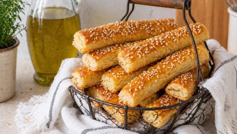 ŠTAPIĆI SA SIROM: Mirisni zalogaji koji nestaju sa stola