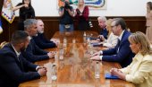 Predsednik nastavio konsultacije: Vučić razgovara sa predstavnicima stranke Srpskog pokreta obnove (Foto)