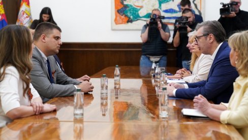 Šešelj se oglasio posle razgovora sa Vučićem: Insistiramo na izborima