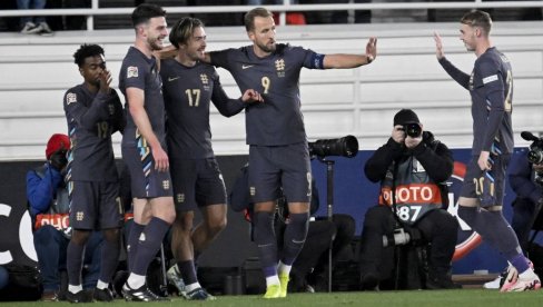 Pa, ovo može samo on! Reprezentativac Engleske mrtav pijan usred bela dana zaspao za stolom