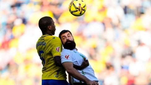 Žuta podmornica u ozbiljnoj krizi: Kanarinci na korak od plej-ofa