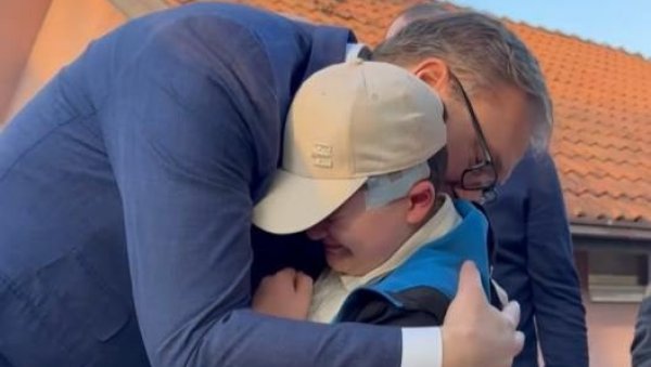 Вучић одржао реч, мали Андрија на вечитом дербију: Знао сам да ће председник да одржи обећање које ми је дао кад је био у мојој кући