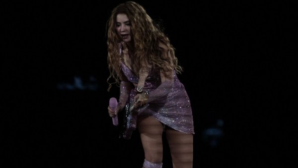 РАДНИК ПОГИНУО ТОКОМ ПРИПРЕМА ЗА КОНЦЕРТ ШАКИРЕ: Несрећа током монтаже бине на плажи Копакабана