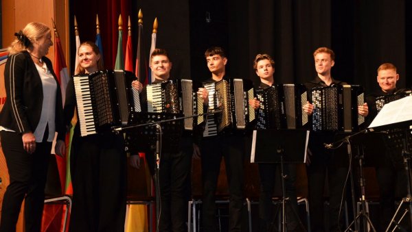 ФЕСТИВАЛ ОКУПИО 150 ХАРМИНИКАША: У бијељинском Центру за културу 18. Међународни фестивал