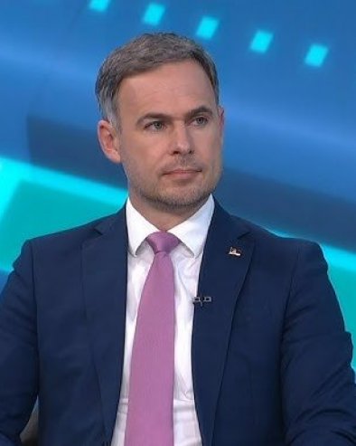 АЛЕКСИЋ ХВАЛИ МЕДИЈАНУ, А ИЗА КУЛИСА ХАОС? Овако би они да воде Србију!