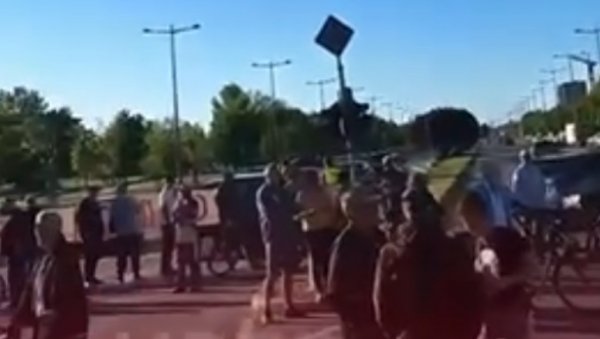 Блокада или празна раскрсница? Нова С броји стотине, а једва има шака јада људи