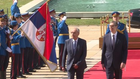 Ceremonija ispred Palate Srbija: Predsednik Vučić dočekuje švajcarskog predsednika (VIDEO)