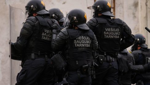 Gimnazija hitno evakuisana: Tinejdžer nožem napao dve učenice, policija odmah reagovala