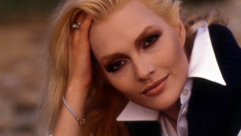 Prelepa Italijanka se udala za bogataša sa KiM, pa se razvela zbog ljubomore: Posle 4 propala braka otišla da živi sama u prirodi