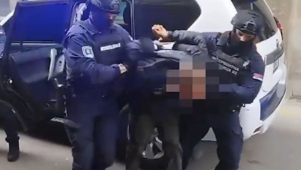 Овако је ухапшен осумњичени за свирепи злочин на Новом Београду: Убио човека чекићем па одшетао у тржни центар (ВИДЕО)