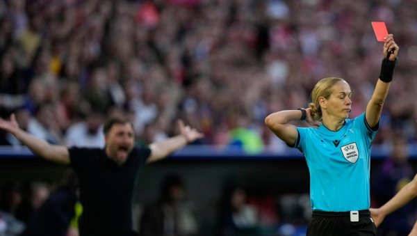 Да ли је могуће?! Уведен црвени картон ако фудбалер ОВАКО држи руку?! Још два нова прописа о искључењима!