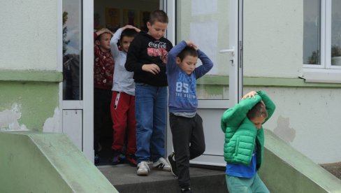 ZNANJE GLAVU ČUVA: Edukacija kraljevačkih đaka o ponošanju u slučaju zemljotresa
