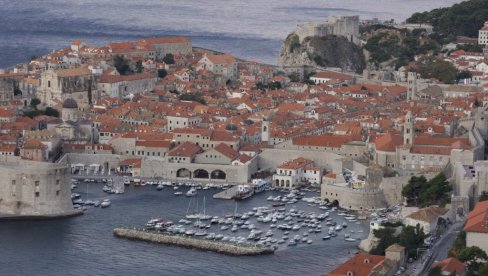 HRVATSKA SKUPLJA OD AZURNE OBALE: Noćenje na Jadranu najmanje 200 evra, Poziv vlasti u Zagrebu da se pod hitno smanje cene za 10 do 20 odsto
