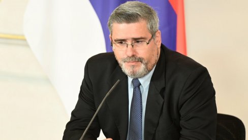 KOLIKO JADA I OTROVA SAMO NA POMEN DA SE ODRŽI SKUP U BEOGRADU Starović odgovorio Borku Stefanoviću: Srećom, Srbija ima predsednika Vučića