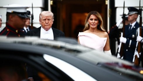 Tramp hteo da uhvati Melaniju za ruku - zbog onoga što je uradila, gore mreže: Vidi kada prestaje predstava za javnost (video)