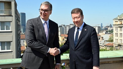 Vučić sa Okamurom: Nastavićemo da unapređujemo saradnju u svim oblastima