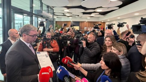 Ово нема нико у региону! Председник Вучић показао сертификат за класу 4, Србија има чиме да се поноси (Фото)