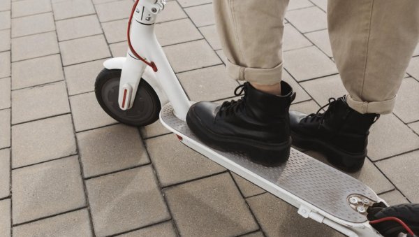 Погинула девојчица (12) на електричном тротинету: Лекари се боре за живот њене другарице