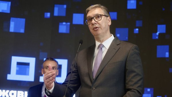 Вучић одговорио на прозивке опозиције: Крагујевчани добро знају ко прави резултате, а ко само халабуку