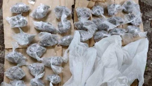 Pali dileri na Novom Beogradu: Jedan držao po džepovima, a drugom u kolima policija pronašla 559 kesica