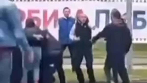 Општа макљажа: Блокадери насрнули на чланове СНС у Новом Саду (ВИДЕО)