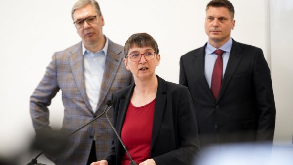 Велика вест за српске школе: Амбасадорка Конрад најавила важан пројекат
