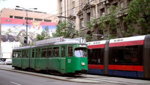 IMA POVREĐENIH U SAOBRAĆAJNOJ NESREĆI NA DORĆOLU: Tramvaj iskočio iz šina i zakucao se u zgradu - Sve hitne službe na terenu