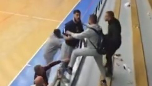Pomračenje! Kalinić se potukao sa navijačima nakon meča (Video)