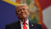 Трамп објавио бизарну слику: Шеф централне банке пада у контејнер (ФОТО)