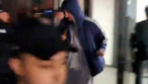 Pojavio se snimak: Kalinića sačekali navijači ispred dvorane u Čajetini (Video)