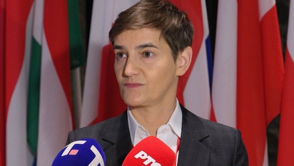 Брнабић о транспаренту са прозора Скупштине: Замислите како би изгледао парламент ако би свако одлучио да качи свој прљав веш
