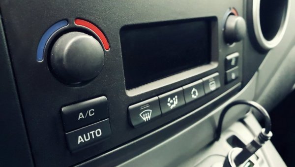 Возачи и не знају за ово: Kлима у аутомобилу може скупо да вас кошта у Немачкој