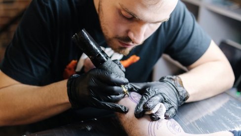 Sve više fudbalera tetovira ovaj znak! Šta on znači?