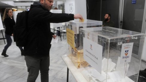 VIČIĆ NAJAVIO: Predsednički izbori najkasnije početkom februara