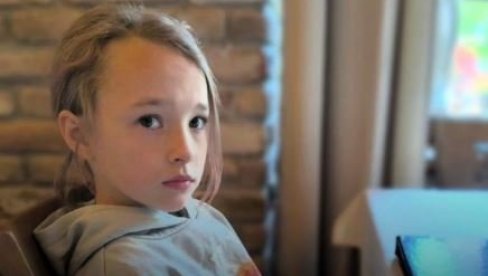 Нестала девојчица (9) у Новом Саду: Родитељи мислили да спава, кад су ушли у собу, Аљоне није било