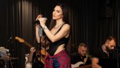 Акустика, искреност и песме које живот значе: Каја Остојић кроз Living room оголила душу (ФОТО)