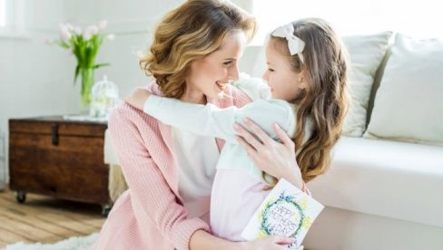 ПОШТОВАЊЕ ЗАПОЧИЊЕ У ПОРОДИЦИ: Најпаметнији родитељи своју децу уче ових 8 старомодних лекција