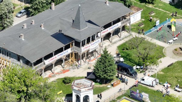 БРУКА БЛОКАДЕРА НА ЂУРЂЕВДАН: Шака јада тражи уклањање банера Србија побеђује у Крагујевцу