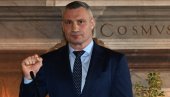 КРОШЕ ЗА ЗЕЛЕНСКОГ Кличко: Држава нас гурнула у ћошак - пере руке од Кијева