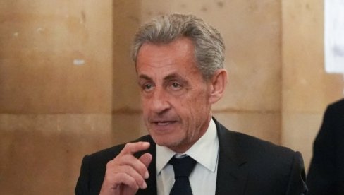 САРКОЗИ СУТРА НА УСЛОВНОЈ И ТО БЕЗ НАНОГИЦЕ: Бивши француски председник се враћа на велика врата