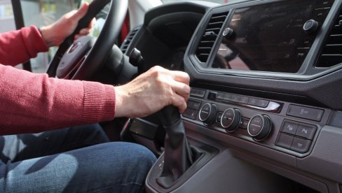 VOŽNJA UNAZAD? Evo kada vam preti kazna od 20.000 dinara