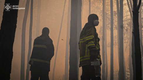 ПОЖАР У ЧЕРНОБИЉУ: Огроман облак дима изнад подручја, јак ветар и опасност од мина отежавају гашење (ФОТО)