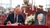 ТУГА НА МАРАКАНИ: Руководство Звезде уписало се у књигу жалости поводом смрти Владимира Цветковића