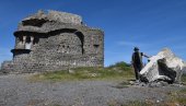 DO ZEBRNJAKA NI PRAVOG PUTA, NI PUTOKAZA: Poseta spomeniku srpskim ratnicima koji su 1912. proterali Osmanlije sa Balkana (FOTO)