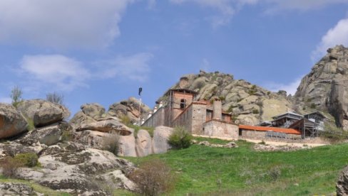 НИ ТРАГА ОД СРПСКИХ КТИТОРА: У манастиру Трескавац код Прилепа који је из темеља обновио краљ Милутин, а богато даривали његови наследници
